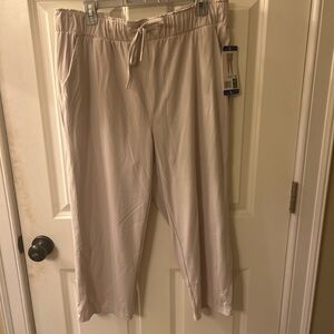 NWT 32 Degrees Cool Woman’s Pants Size Largee
